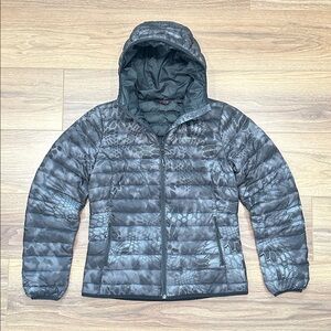 Kryptek Women's Hera Down Jacket in Black/Gray Camo Size Medium